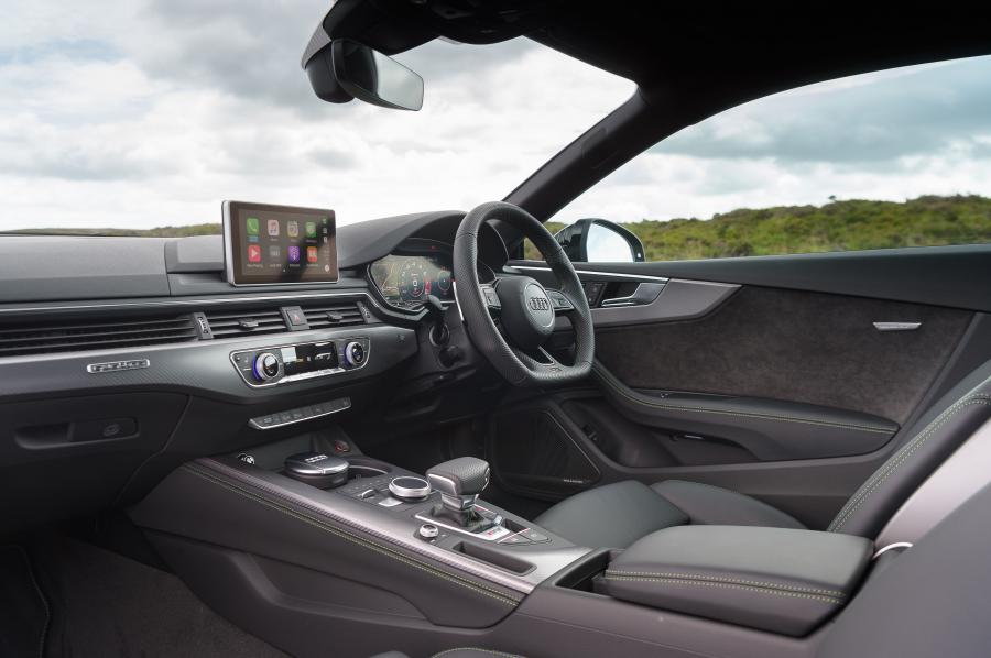 Интерьер Audi RS5 Coupe 2017 года  (UK) (фото 21 из 40)